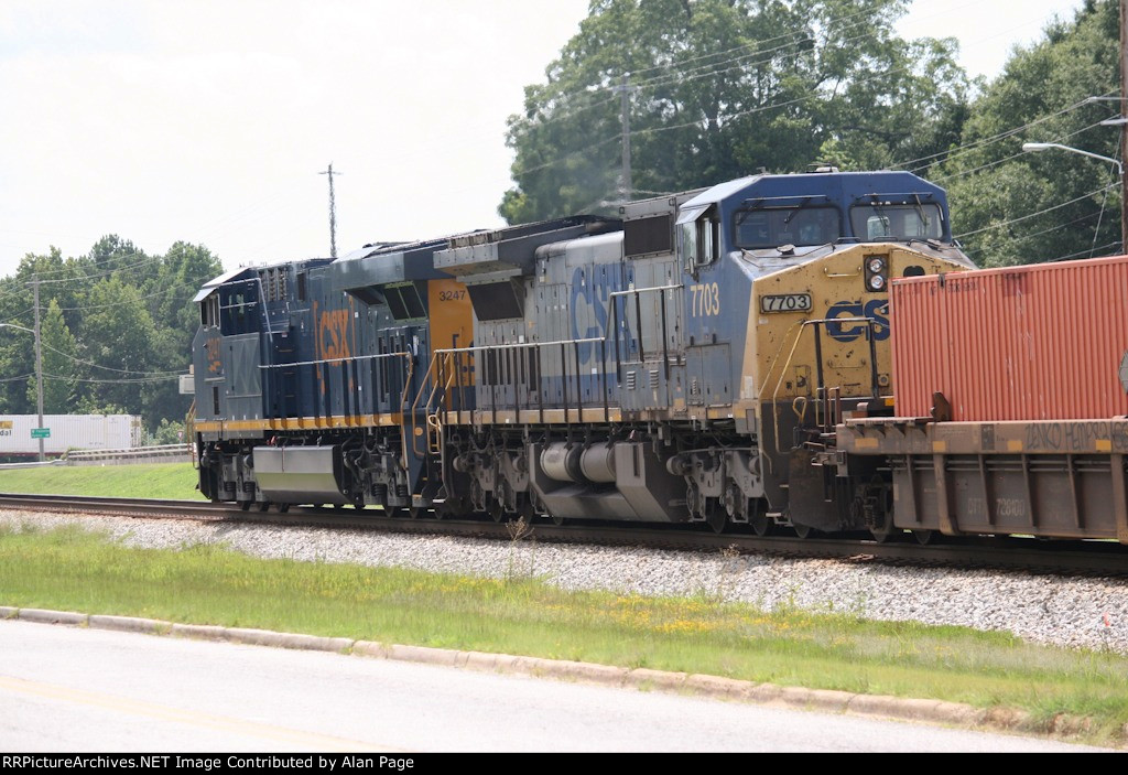 CSX 3247 and 7703